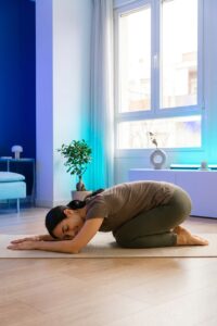 Como começar a praticar yoga? Guia completo para iniciantes 2026